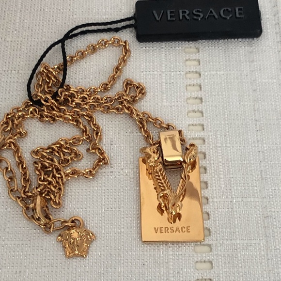 BNWT VERSACE PENDANT - Picture 9 of 16